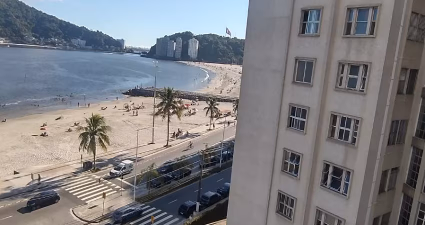 Bonito apartamento com vista parcial para o Mar.