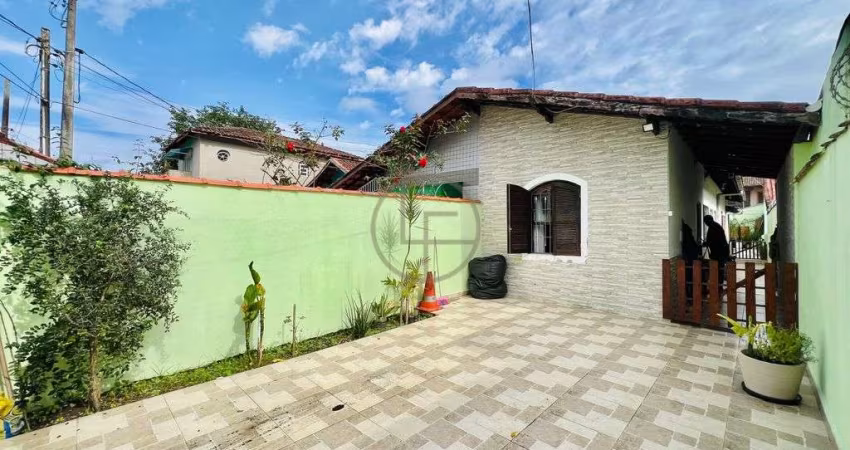 Casa no Canto do Forte com Espaço Gourmet e Piscina