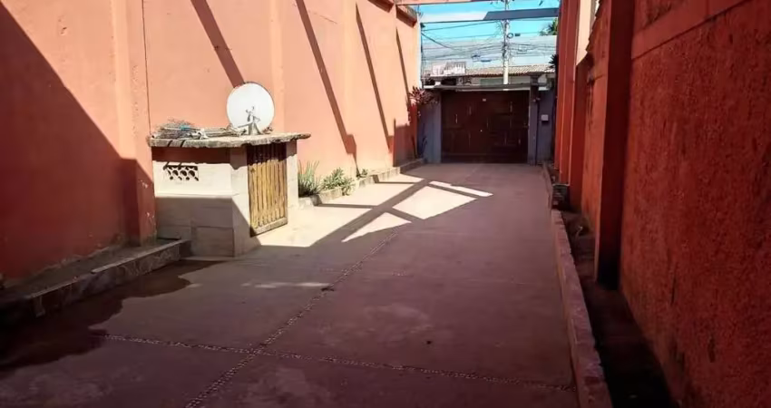 Casa com 5 quartos para alugar na Avenida Gladstone José de Oliveira, Jardim São Paulo, Araruama