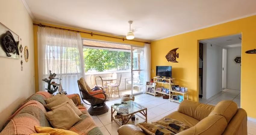 Apartamento a 100 metros da Praia Central de Guaratuba, muito espaçoso e  bem localizado