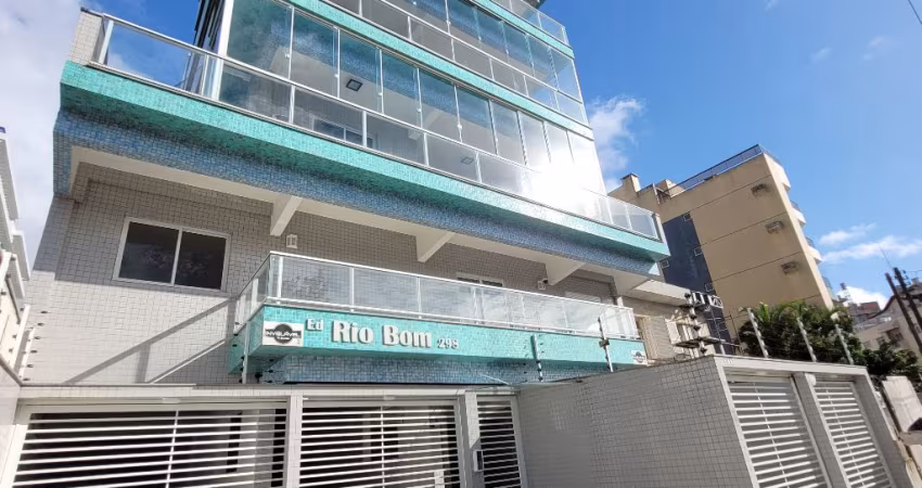 Localizado na Praia Central de Guaratuba, apartamento garden com amplo terraço e piscina exclusiva