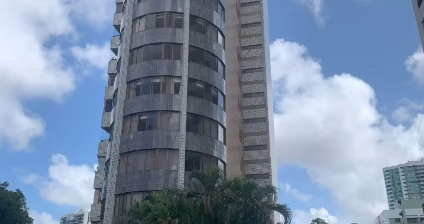 Exclusivo apartamento com 330m2
