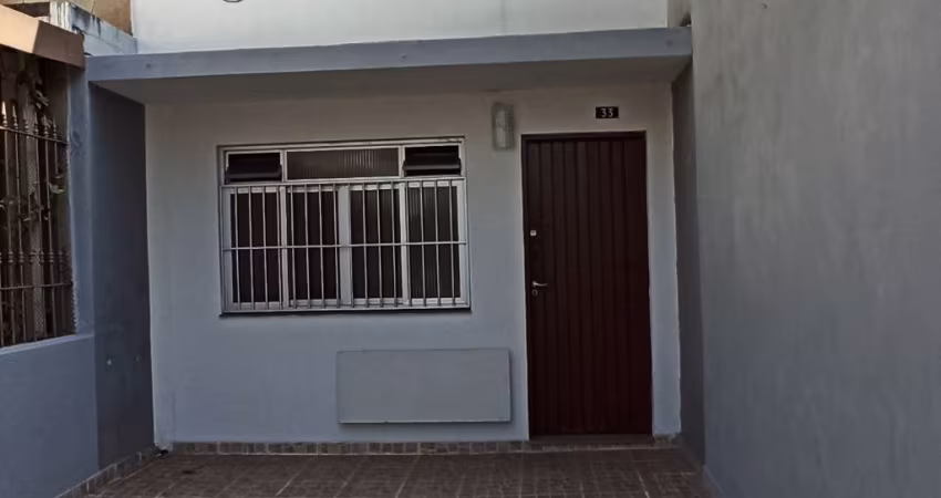 Sobrado, totalmente reformado e bem localizado. Valor abaixo da média de mercado.
