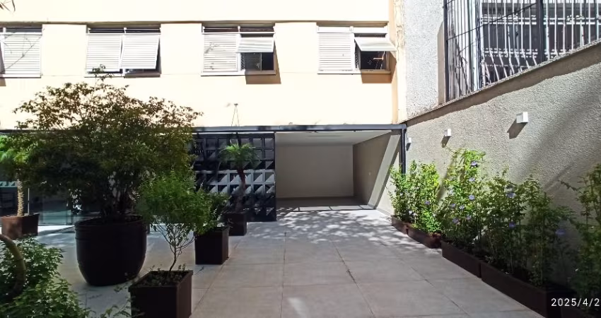 Apto com 130m², 3 dorms, 3 banhs, 1 por andar, 2 quadras da Av Paulista.