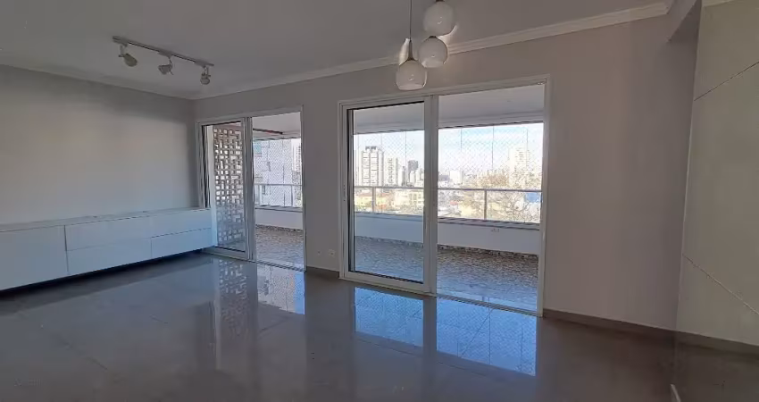 Apto novíssimo, alto padrão com 3 dorms, 5 banhs, 2 vagas, em predio bem localizado no bairro.