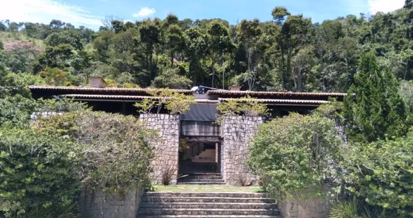 Magnifica fazenda em araras, no vale das videiras,cercado de verde