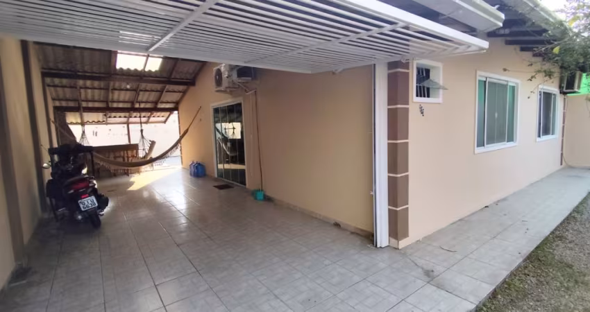 LINDA CASA C/ 3 DORMITORIOS A VENDA EM ITAJAÍ