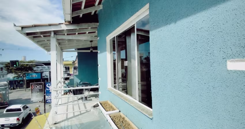 ACEITO PERMUTA POR IMÓVEIS OU VENDO lindo Imóvel c/ 2 pavimentos c/ 1 linda e ampla residência c/ 2 salas comerciais e 3 quitinetes