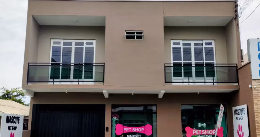 Aluga-se lindo sobrado com 2 dormitorios sendo 1 suíte + closet + 2 sacadas