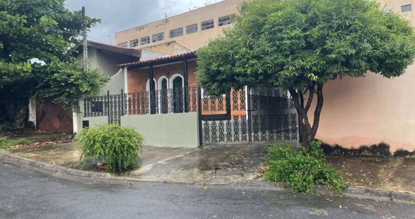 Casa com 3 quartos à venda na Carlos Smith, 517, Jardim Maria Antônia Prado, Sorocaba