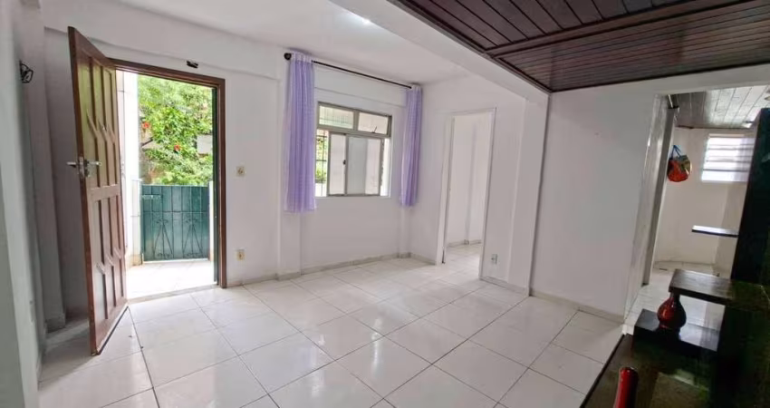 Casa com  1/4 com Varanda - Localização Privilegiada