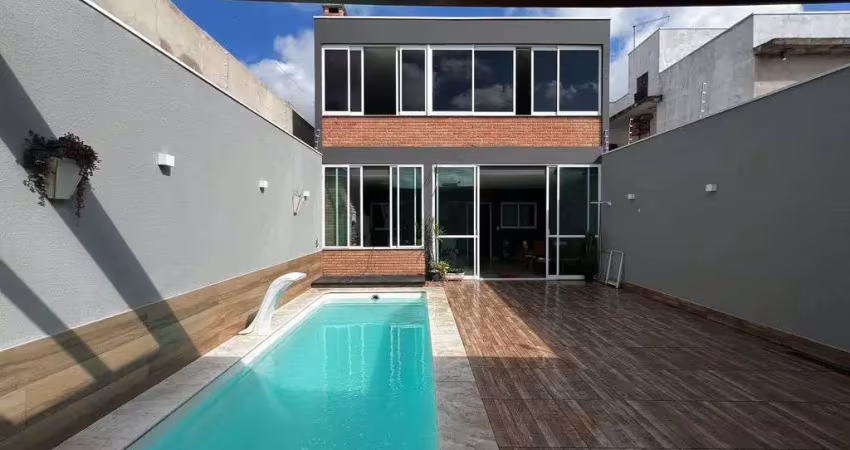 Sobrado com Piscina e Área Gourmet no Jardim dos Sabiás em Indaiatuba/SP
