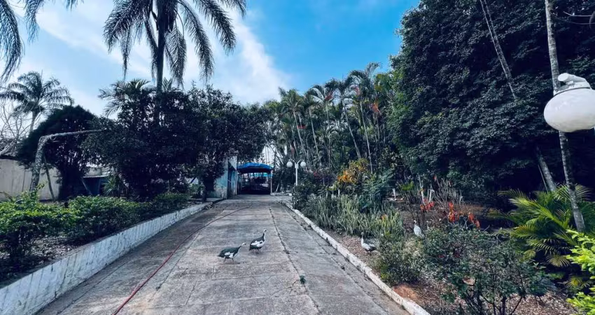 Chácara à Venda no Bairro João Jabour, Salto/SP, com 2 Quartos e Piscina