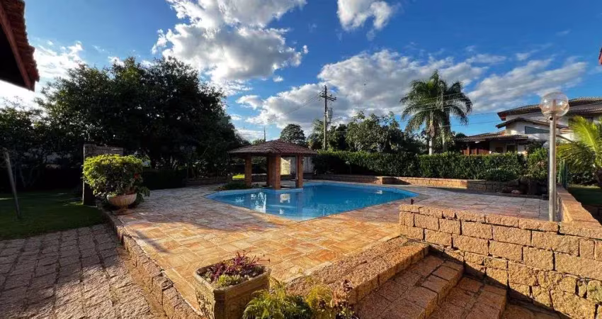 Mansão com 5 Dormitórios e Piscina no Condomínio Monte Belo em Salto/SP