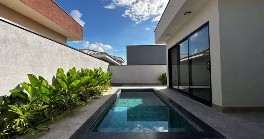 Casa de condomínio com 3 suítes e piscina no Condomínio Portal dos Bandeirantes