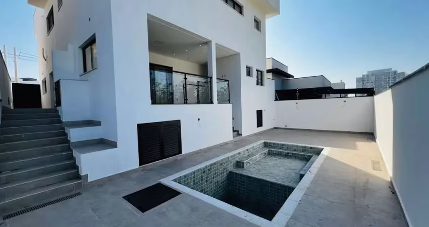 Casa de condomínio 3 Suítes com piscina no Condomínio Central Parque