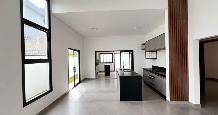 Casa com 3 dormitórios, sendo 1 suíte e Piscina no Lagos D’Icaraí em Salto/SP