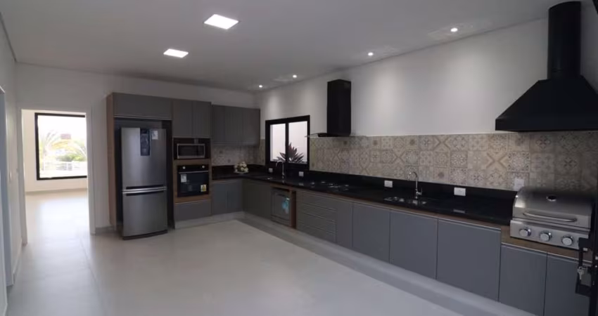 Casa com 3 Dormitórios e Área Gourmet no Condomínio Central Parque em Salto/SP