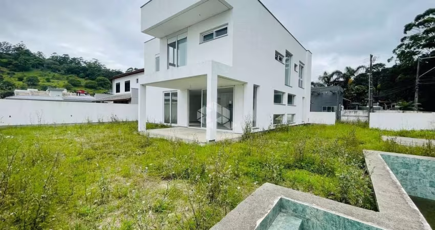 Casa em condomínio fechado na Cachoeira do Bom Jesus 5 dorm