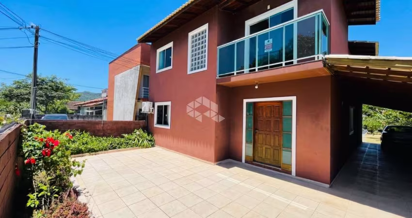 Terreno com duas casas a venda em Canasvieiras