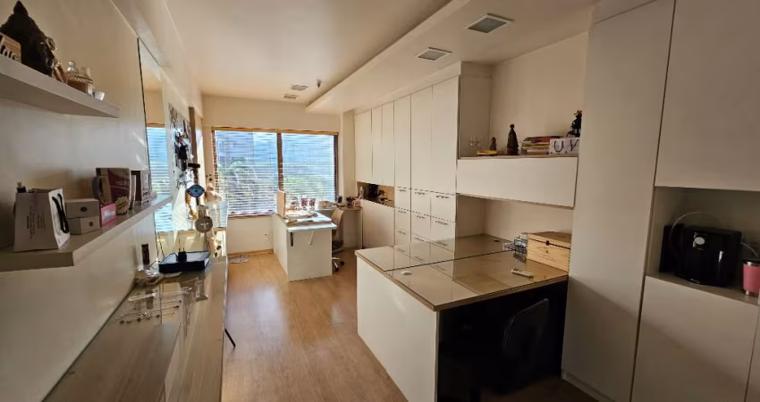 Belíssima Sala Comercial no Vision Offices 23m2 - Barra Olímpica - Mobiliada