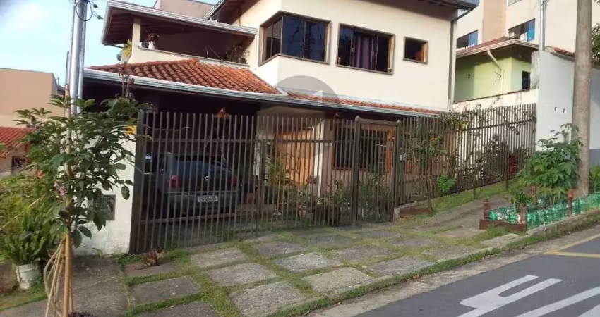 Casa com 4 quartos à venda na Rua João Sebastião de Oliveira, 525, Jardim Country Club, Poços de Caldas
