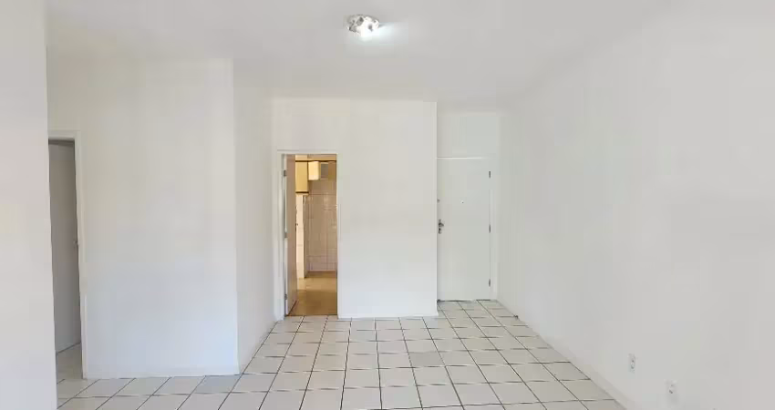 Apartamento 3 quartos, suíte, varanda, armários, condomínio fechado!