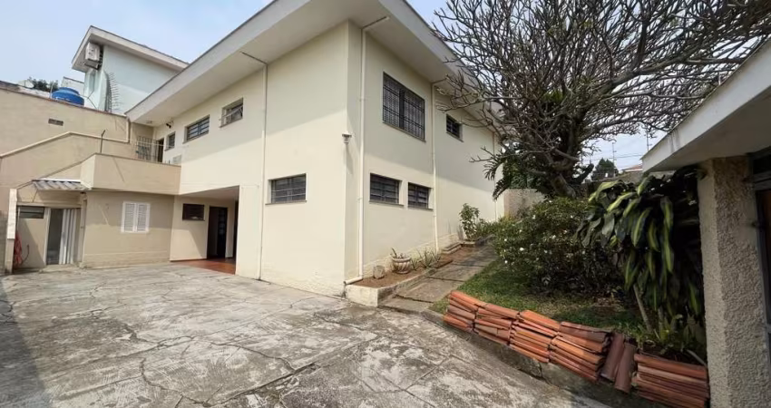 290 m² de terreno e 193 m² de construção
