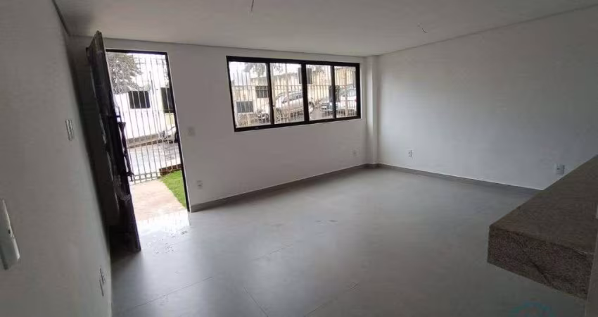 Casa Geminada à Venda em Planalto, Belo Horizonte - MG