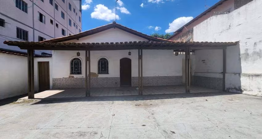 Casa à Venda no Bairro Santa Amélia, Belo Horizonte - MG