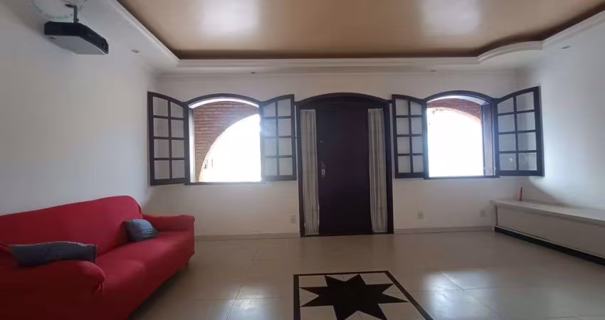 Casa à Venda em Planalto, Belo Horizonte - MG