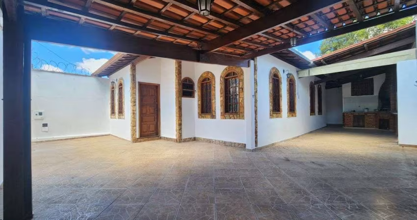 Casa plana à venda no bairro Santa Amélia, Belo Horizonte/MG