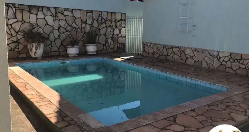 Ampla casa com 3 quartos, e piscina prox, ao hotel fazenda, jardim gramado