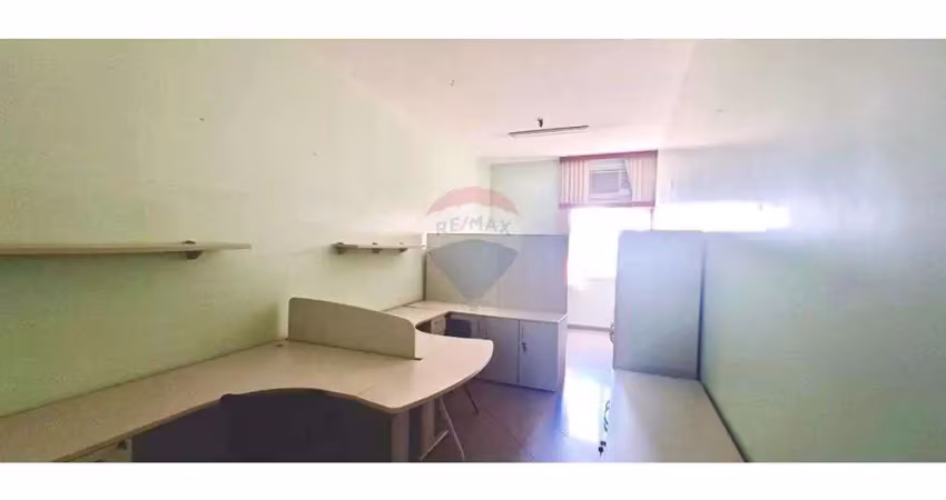 Sala comercial de 33m² com vaga a venda ao lado do metro cinelândia, mobiliada e pronta para uso.