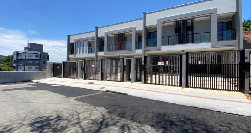 Sobrado Geminado Pronto para Morar á venda, 3 quartos sendo 1 suíte, Bairro Saguaçu –  R$ 575.000,00