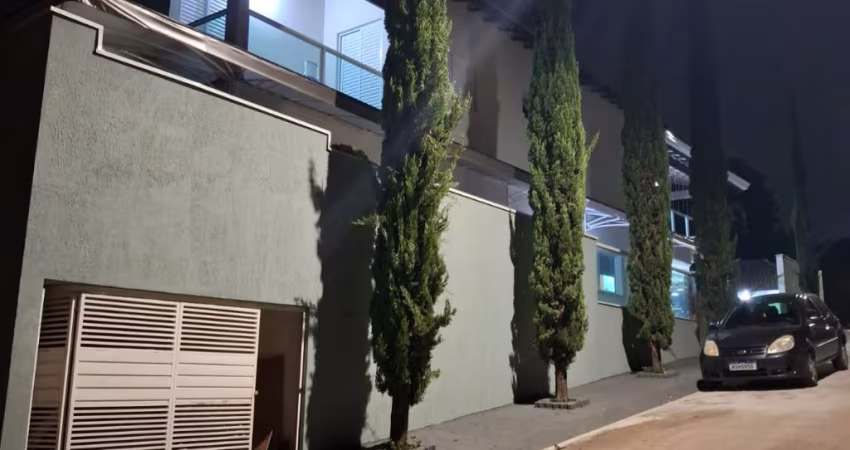 Casa Grande E Mobiliada De 3 Dormitórios Sendo 1 Suíte No Condomínio  Renascer 2 Jordanesia