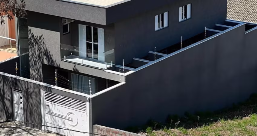 Casa a Venda no Portal dos Ipês - Cajamar com 5 Dormitórios, Suíte, Piscina e Porão