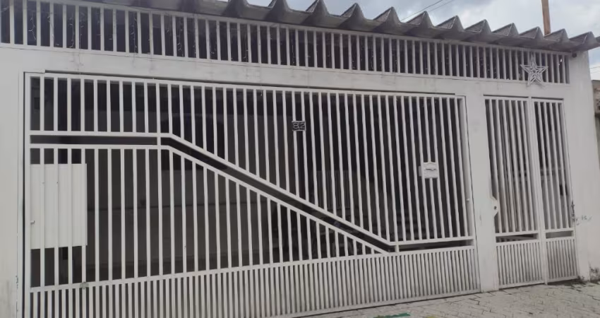 Casa na Grande São Paulo com 3 Dormitórios, Suíte e 2 Vagas de Garagem