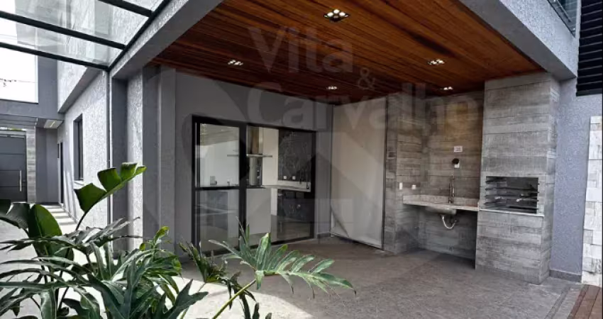 Casa de alto padrão à venda – 3 suítes, piscina, automatizada com alexa e área gourmet em condomínio fechado