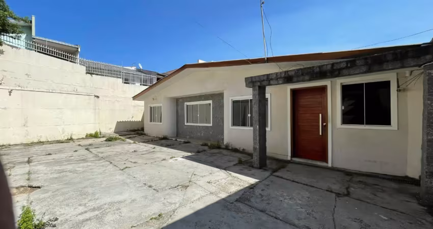 Casa com 4 quartos para alugar na Rua Atílio Brunetti, 1512, Capão Raso, Curitiba