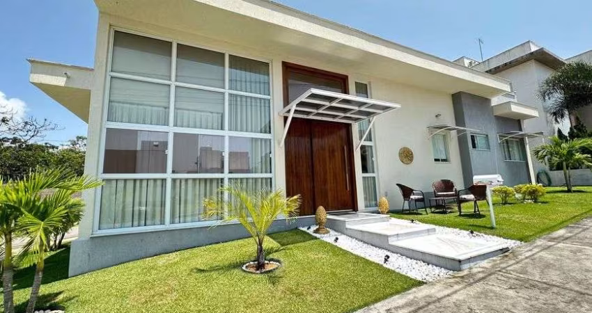 Maravilhosa casa com 03 quartos no melhor e mais completo condomínio clube da região!