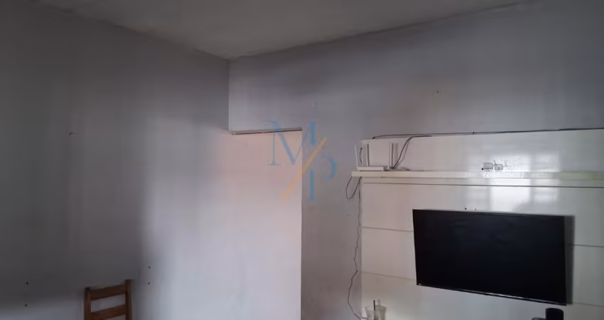 Casa com lavanderia e quintal nos fundos - Próximos de comércios - Oportunidade  no bairro Santa Maria
