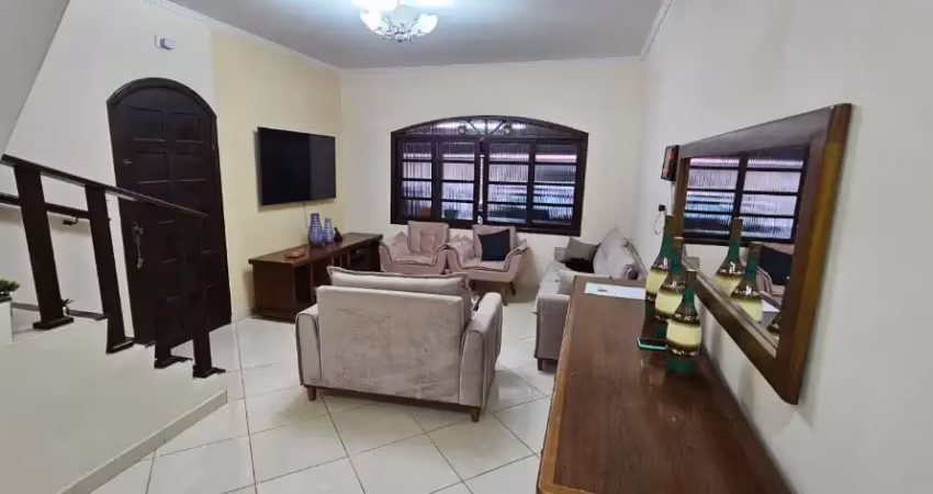 Linda casa com sacada e edícula - Ótima localização, próximo a praças, restaurantes - Jardim Satélite - Zona Sul de SJC