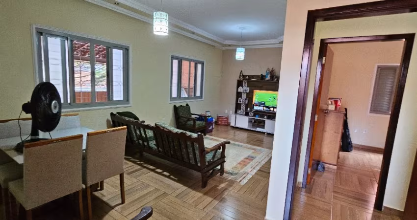 Linda casa lote inteiro em Rua sem saída, muito tranquila - localizada na Reserva do Bosque