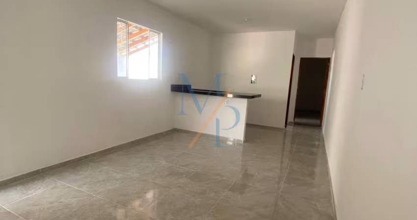 Linda casa com 6 vagas de garagem, dois quarto e uma suíte - Jardim Mariana II