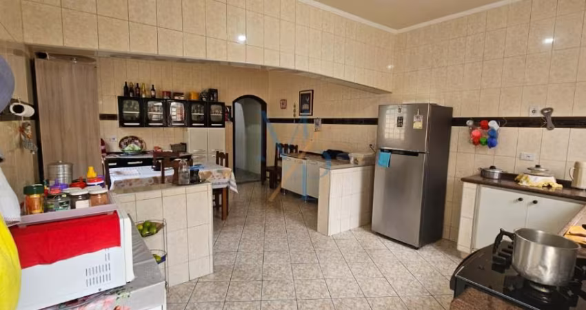 Lindo sobrado no Jardim Portugal - Aceita permuta casa terrea menor valor Ótima localização, comércios nas proximidades , fácil acesso a Av. Cidade Jardim e Av. Ouro Fino
