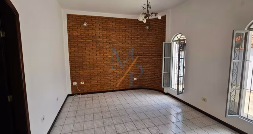 Linda casa em rua sem saída - Ótima localização, próximo de comércios