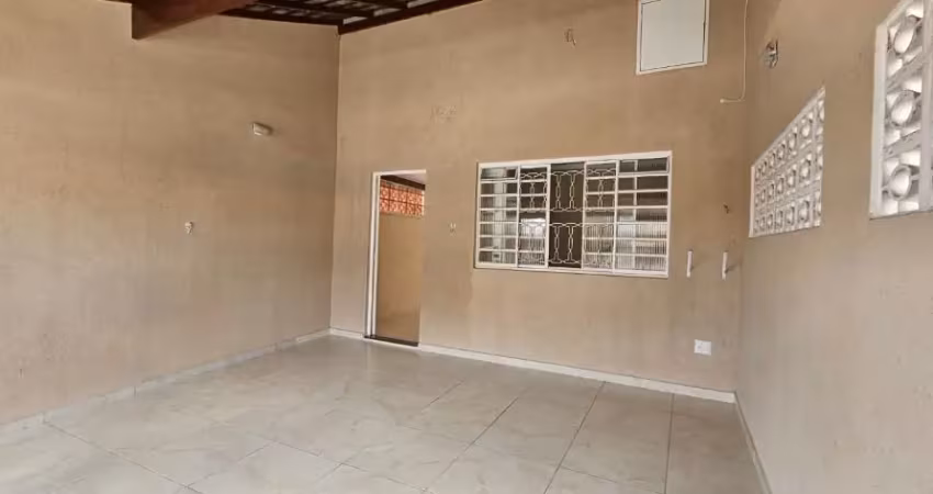 Linda casa reformada no Jd.Satélite - Ótima localização,  região com comércios variados