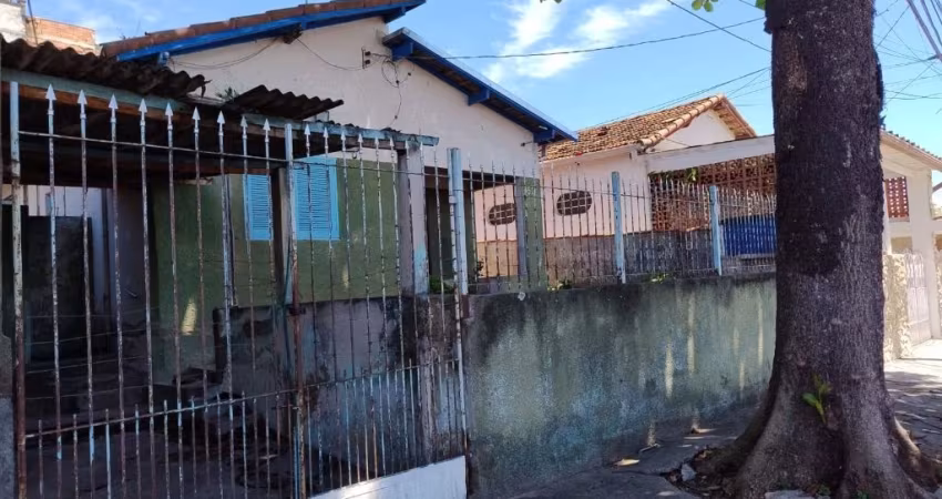 Casa Antiga muito bem localizada - com edícula no Monte Castelo - SJC