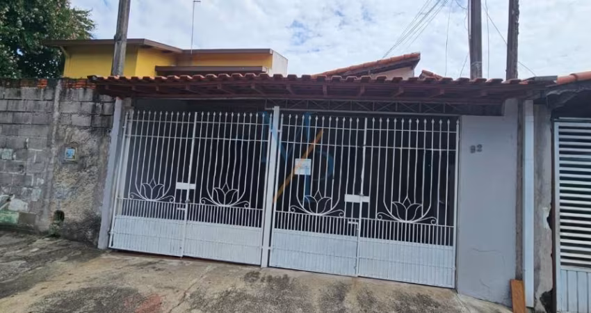 Linda casa com 3 quartos no bairro Cidade Morumbi - Localização próxima a shopping e comércios